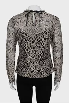 Guipure blouse with floral pattern