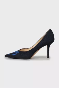 Textile shoes with embossed logo