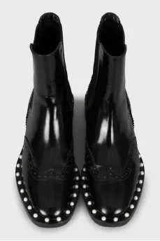 Leather boots decorated with pearls