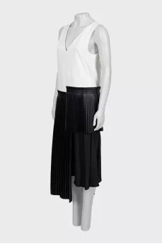 Dress with pleated hem, with tag
