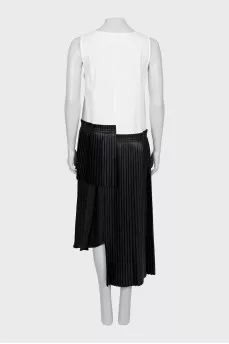Dress with pleated hem, with tag