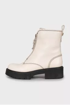 Leather boots with contrast stitching