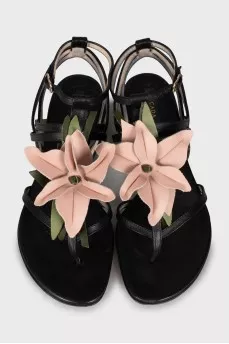 Leather sandals with removable decoration