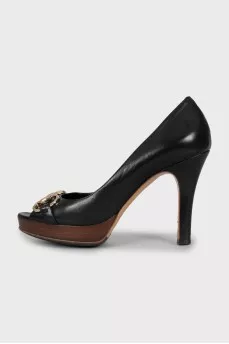Leather shoes with wooden soles