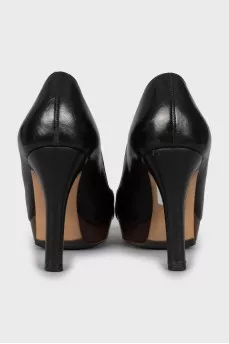 Leather shoes with wooden soles