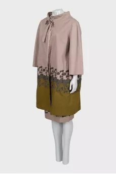 Suit with skirt decorated with embroidery