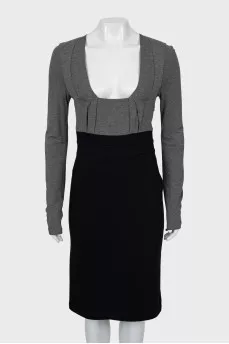 Two-tone dress with plunging neckline