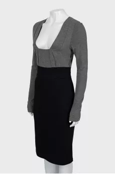 Two-tone dress with plunging neckline