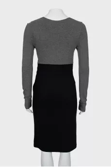 Two-tone dress with plunging neckline