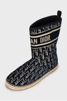 Textile ugg boots with signature print