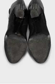 Leather boots with back zip