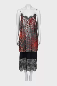 Dress with straps decorated with weaving