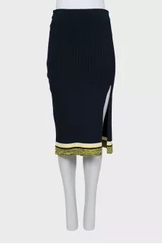 Ribbed skirt with side slit