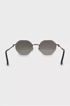 Sunglasses decorated with chain