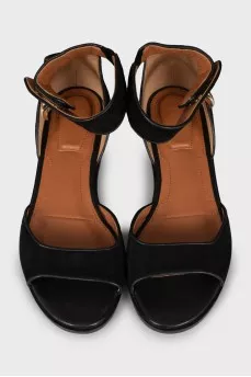 Suede sandals with twist closure
