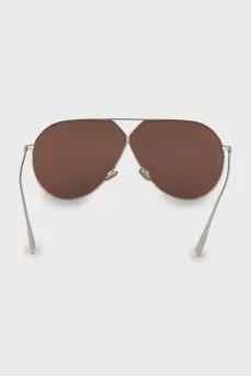 Aviator sunglasses with mirrored lenses