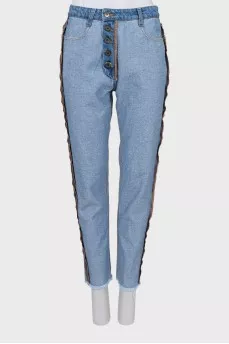 Jeans with buttons, seams facing out