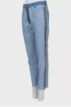 Jeans with buttons, seams facing out