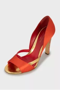 Textile shoes with patterned heels