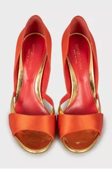 Textile shoes with patterned heels