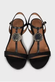 Low-heeled leather sandals