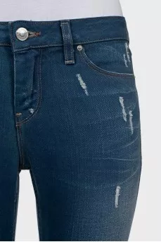 Distressed skinny jeans