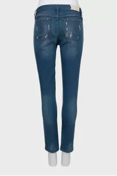 Distressed skinny jeans