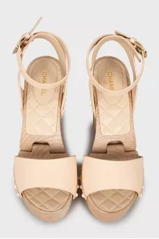 Leather sandals with wooden wedges