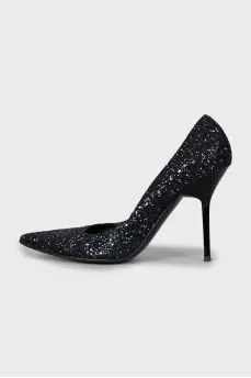 Shiny pointed toe shoes
