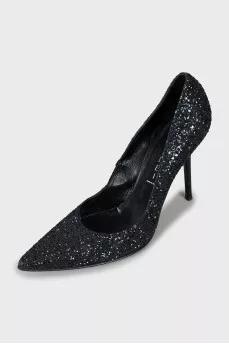 Shiny pointed toe shoes