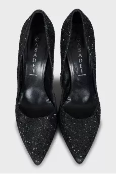 Shiny pointed toe shoes