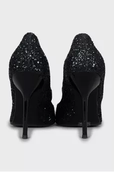 Shiny pointed toe shoes