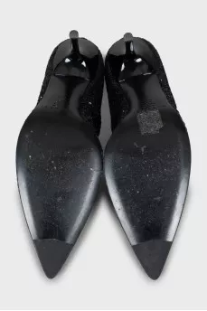 Shiny pointed toe shoes