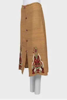 Brown skirt with embroidered pattern