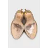 Patent leather shoes with bow