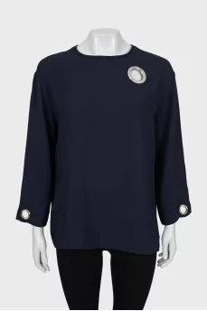 Loose blouse decorated with eyelet