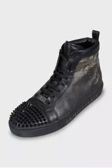 Men's sneakers decorated with spikes