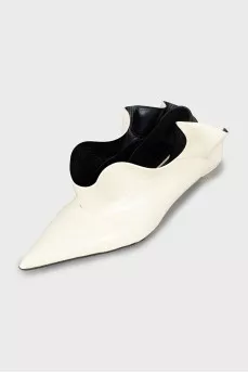 Leather slingbacks decorated with frills