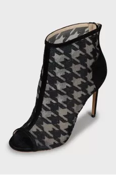 Ankle boots in houndstooth print