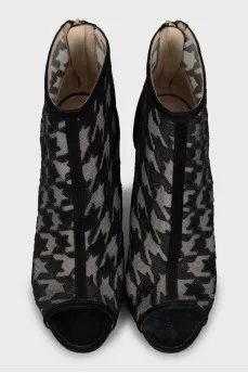 Ankle boots in houndstooth print