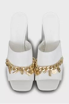 White sandals decorated with a chain