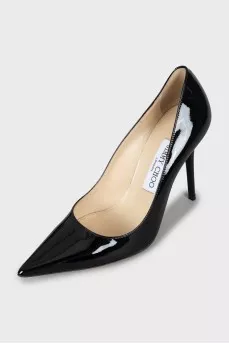 Patent black pointed toe shoes