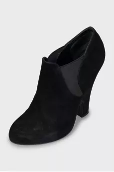 Suede ankle boots with curved heel