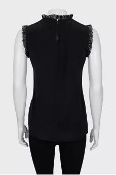 T-shirt decorated with lace