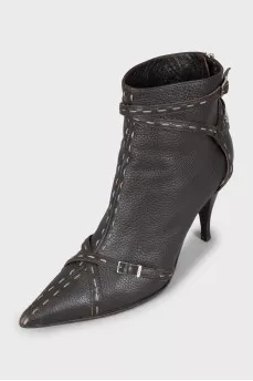 Leather ankle boots with contrast stitching