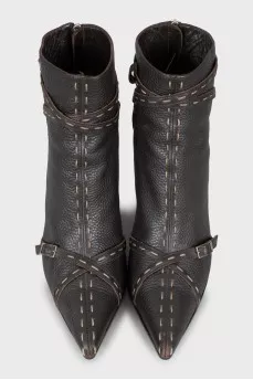 Leather ankle boots with contrast stitching
