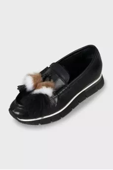 Padded loafers decorated with tassels