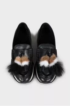 Padded loafers decorated with tassels
