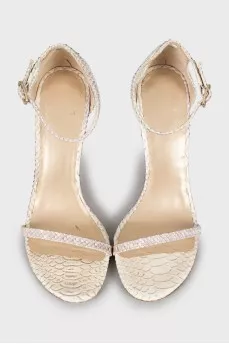 Leather sandals with thin straps