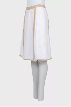 Pleated skirt with slits